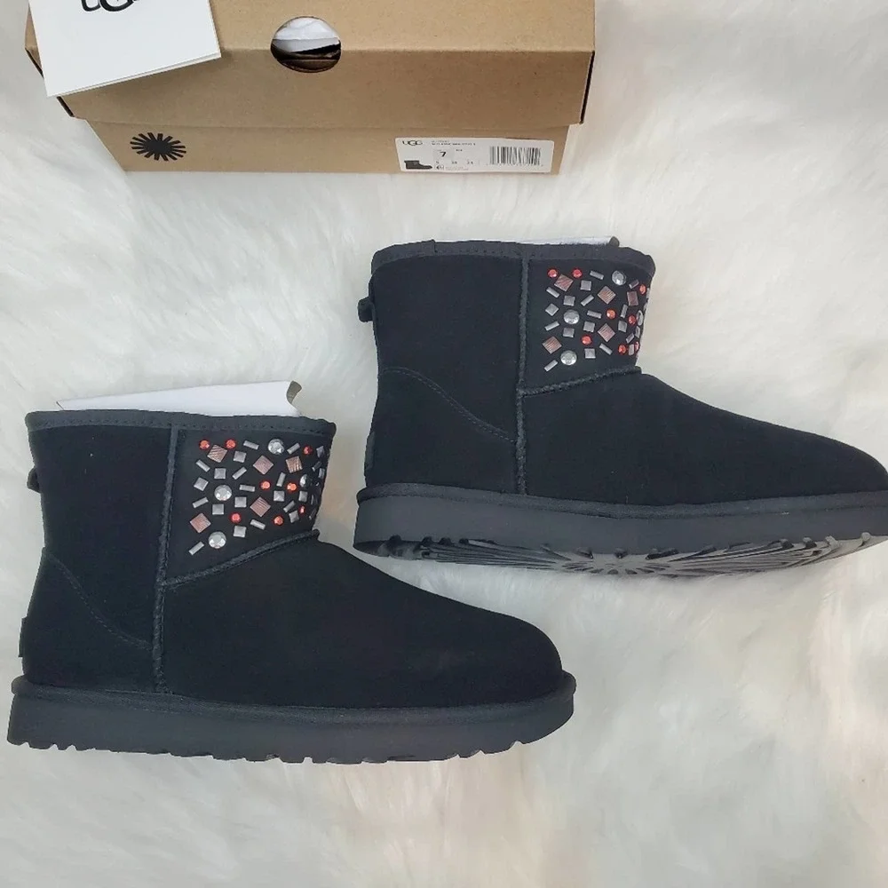 UGG Size 7 Black Genuine Sheepskin Mini Stud II Short Boots NIB